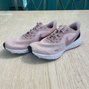 Womens Nike Revolution Sneaker Shoes (Pink/White)